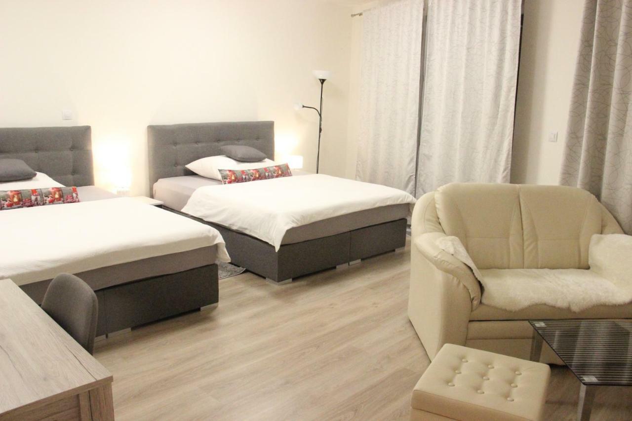 Apartamento H+ Apartman Letiste Praha Exterior foto