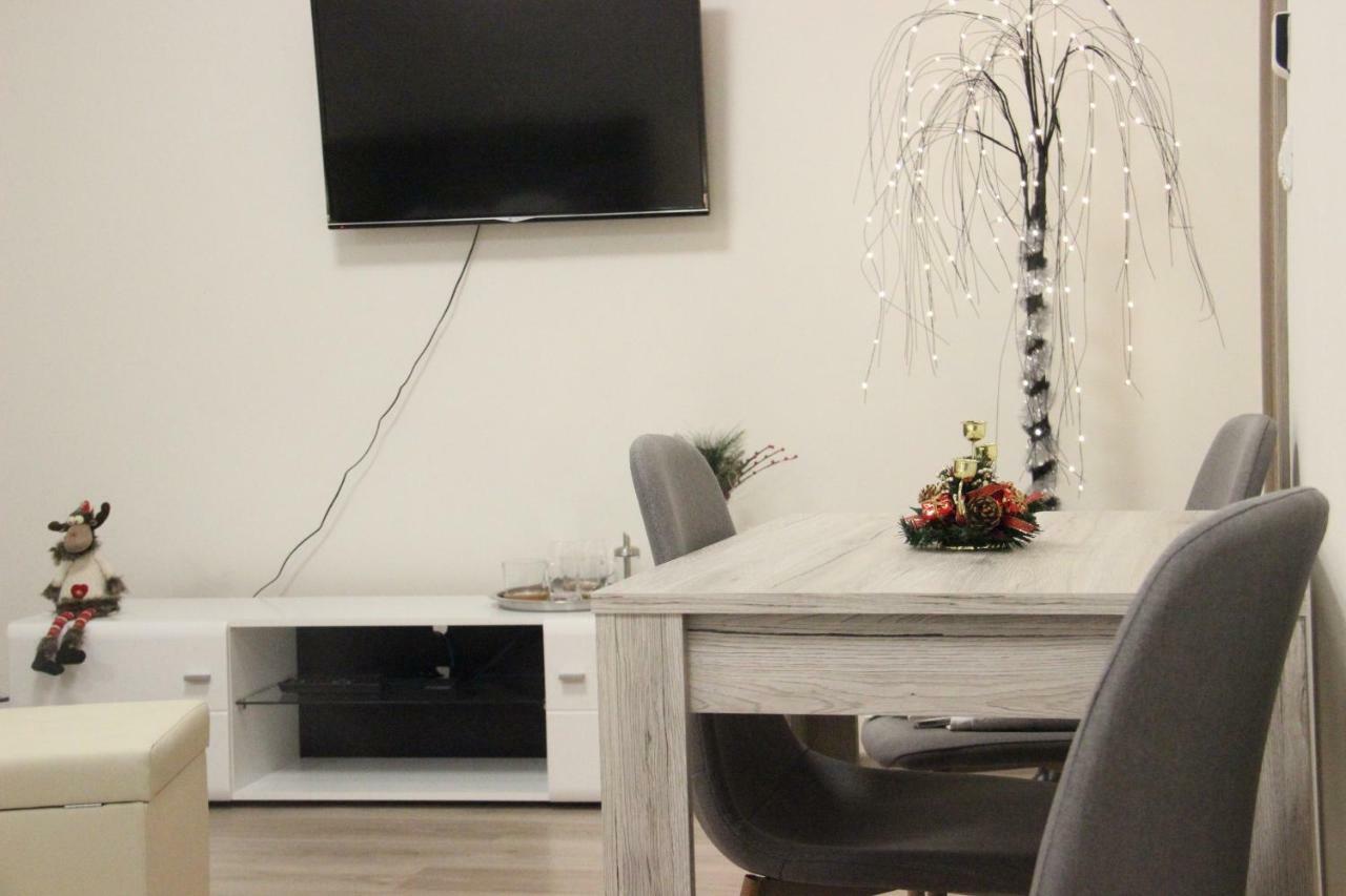 Apartamento H+ Apartman Letiste Praha Exterior foto