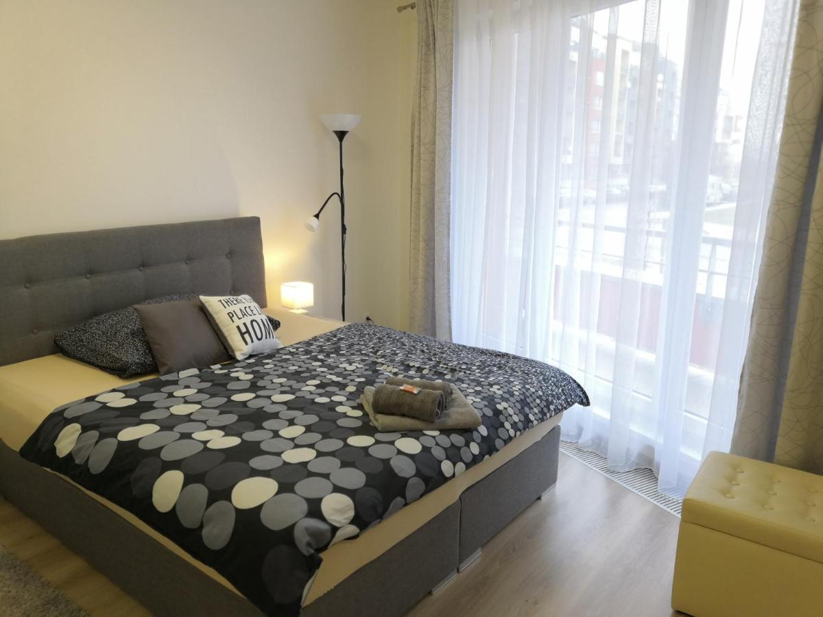 Apartamento H+ Apartman Letiste Praha Exterior foto